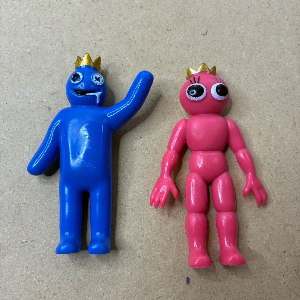 Rainbow Friends Blue & Pink Crown Figure Lot Roblox Horror‎ Game Toys
